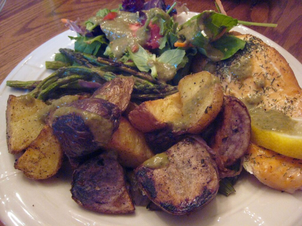 sunday-dinner-salmon-potatoes-asparagus